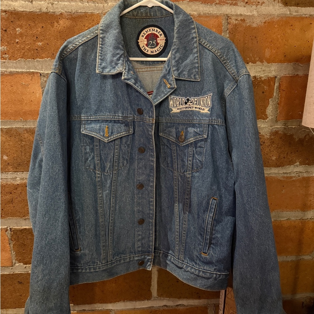 Disney 55 Year World Reunion Anniversary Denim Jacket. PERF CONDITION. Unisex L